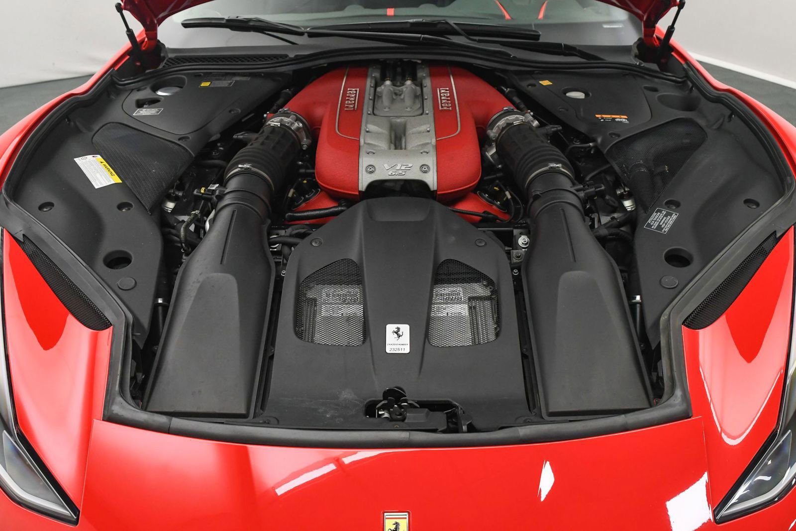 Used 2018 Ferrari 812 Superfast RWD image 18