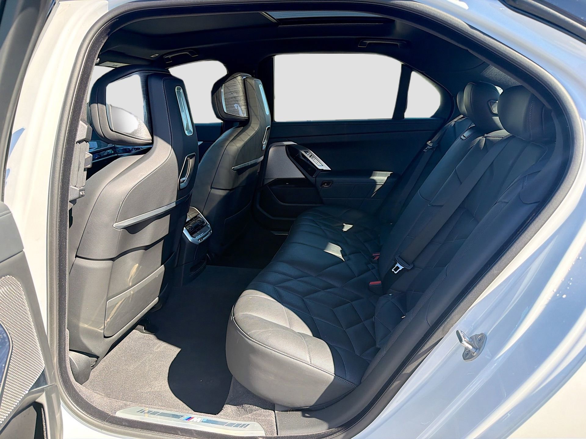 Certified 2025 BMW 740i image 22