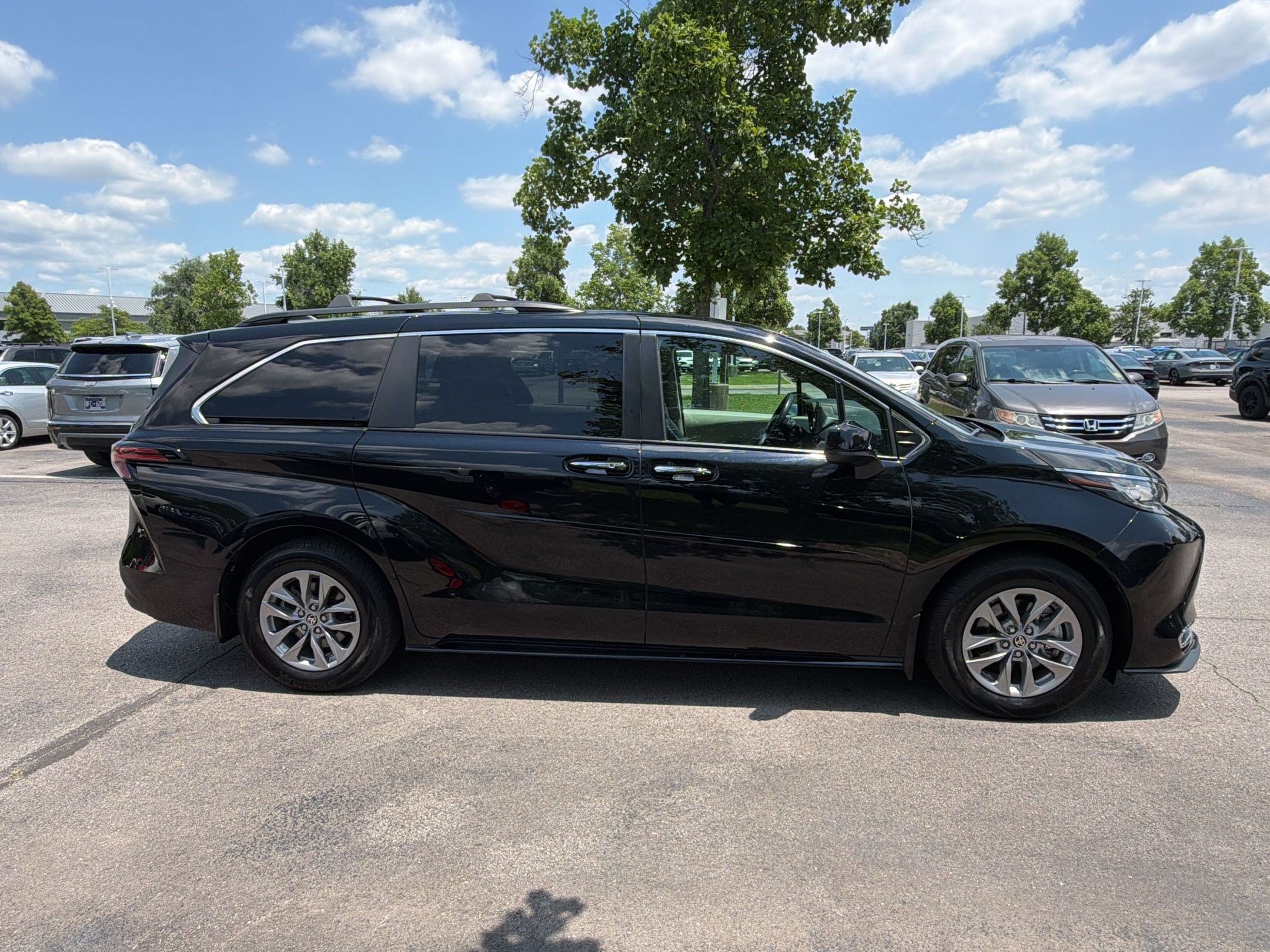 Used 2022 Toyota Sienna XLE FWD image 8