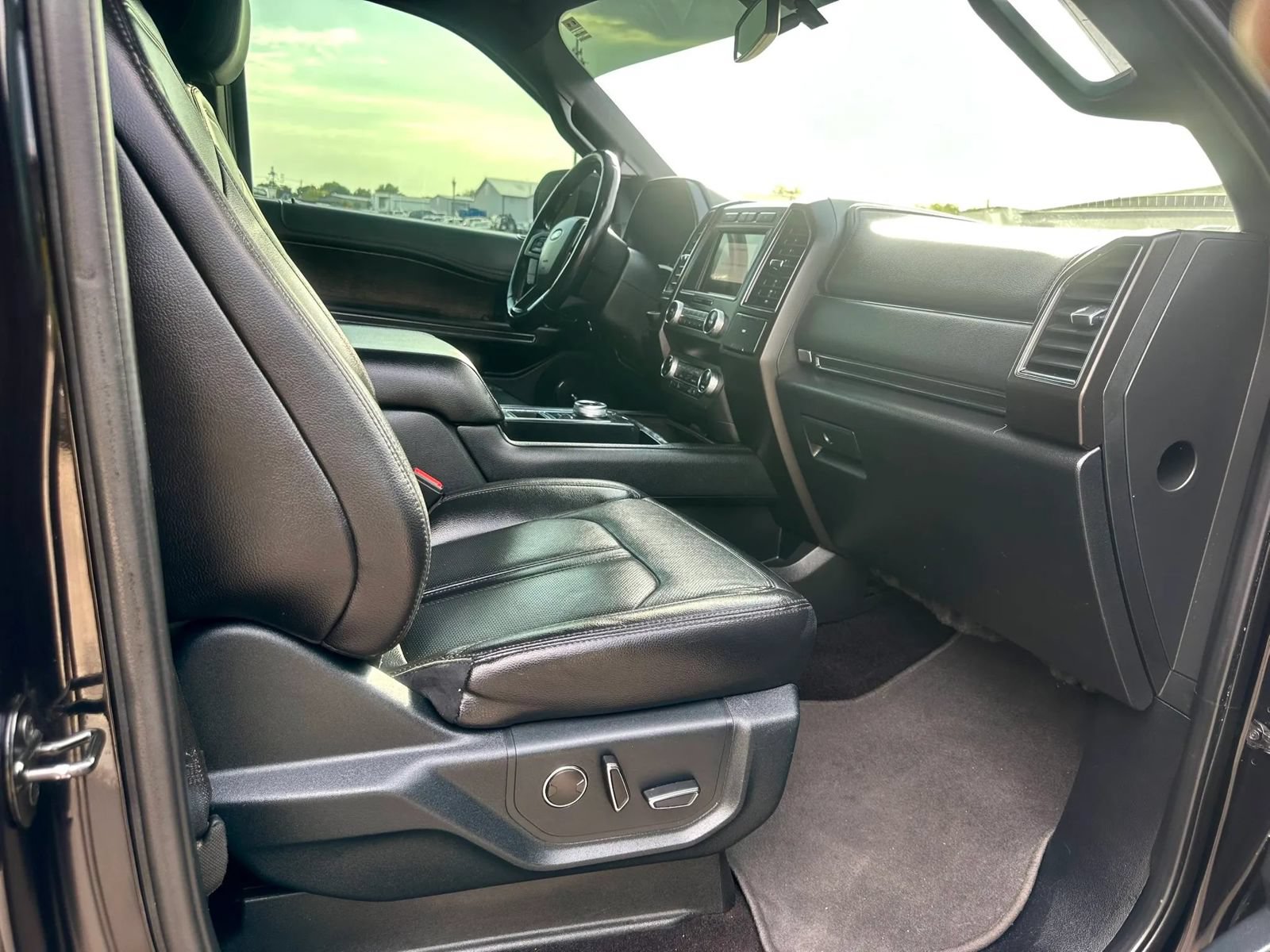 Used 2021 Ford Expedition Limited RWD image 17