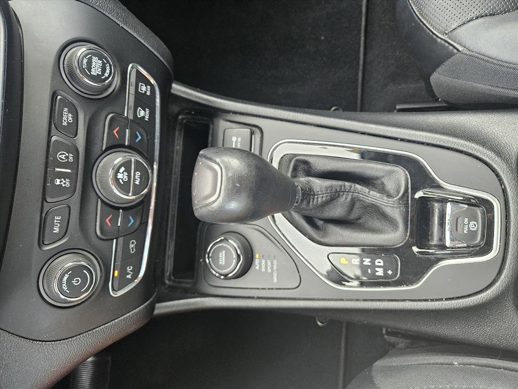 Used 2019 Jeep Cherokee Limited AWD/4WD image 14