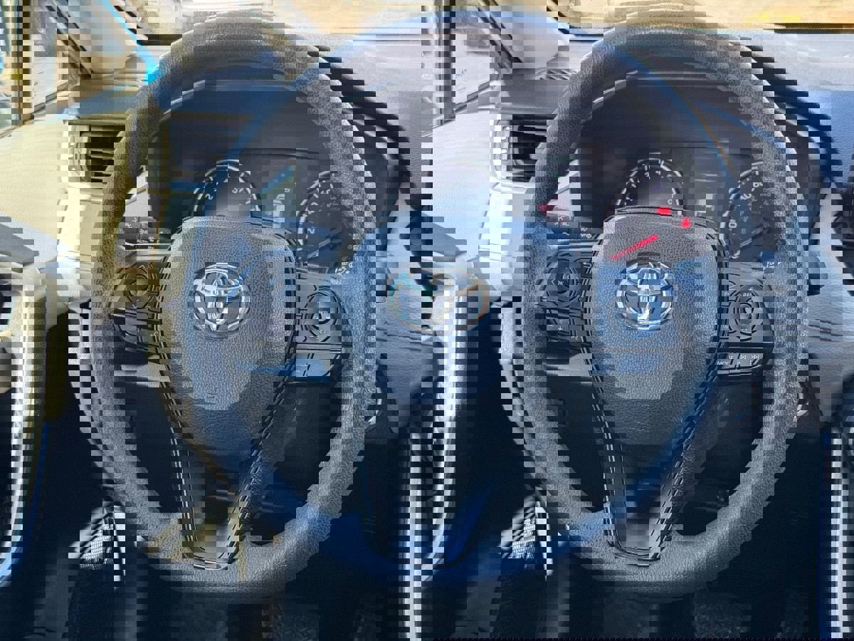 Used 2021 Toyota RAV4 XLE image 24