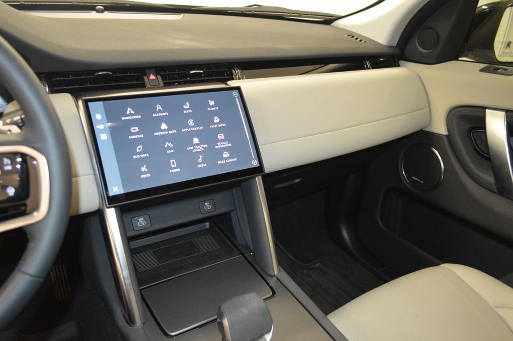 Used 2025 Land Rover Discovery Sport S image 25