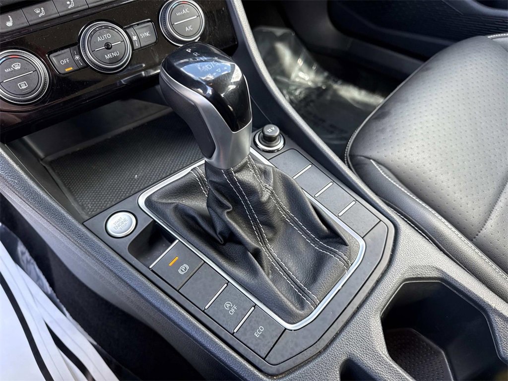 Used 2024 Volkswagen Jetta SE image 21