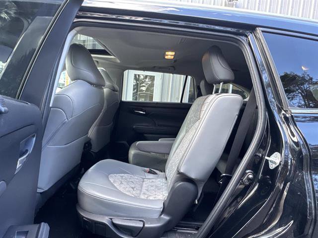 Used 2022 Toyota Highlander Bronze Edition AWD/4WD image 8