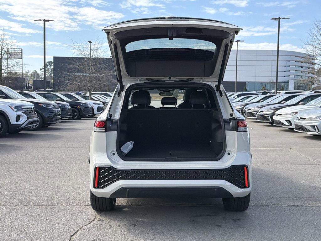 New 2026 Volkswagen Tiguan SE R-Line image 15