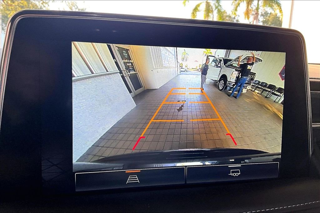 Used 2024 GMC Yukon SLT image 13