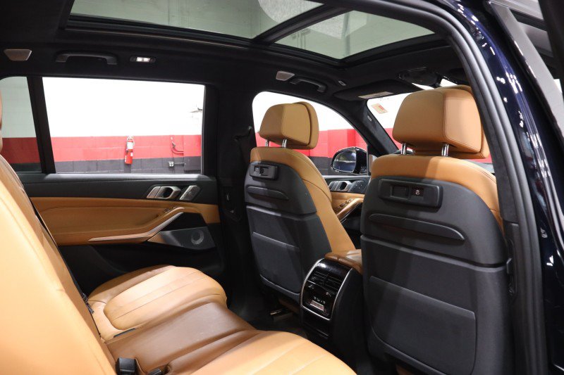 Used 2019 BMW X7 xDrive50i w/ M Sport Package AWD/4WD image 53