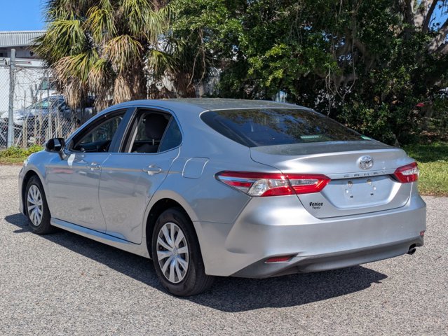 Used 2018 Toyota Camry LE image 7