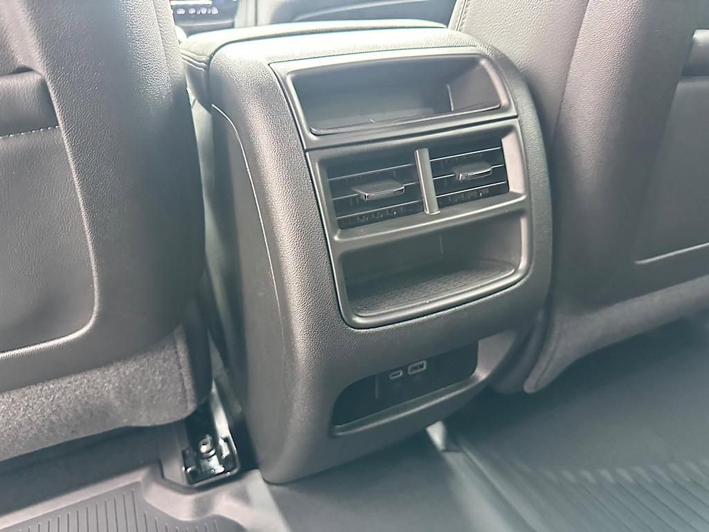 New 2025 Cadillac XT5 Luxury w/ LPO, Floor Liner Package image 17