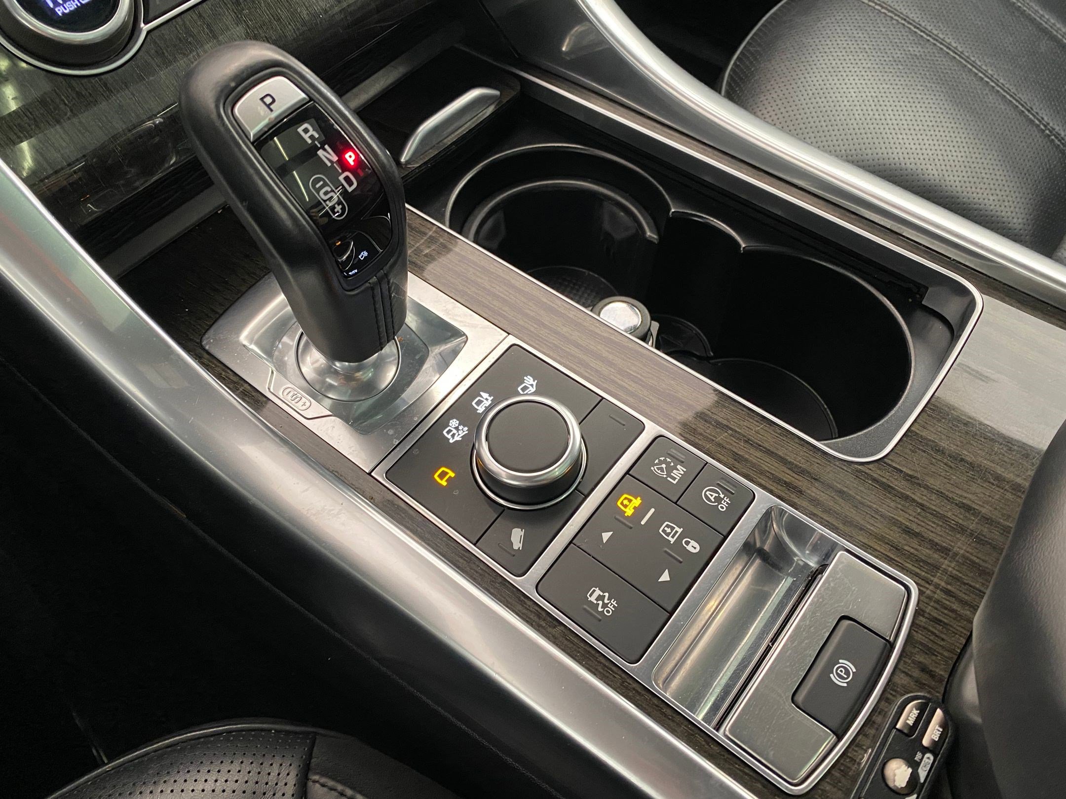 Used 2017 Land Rover Range Rover Sport HSE image 18