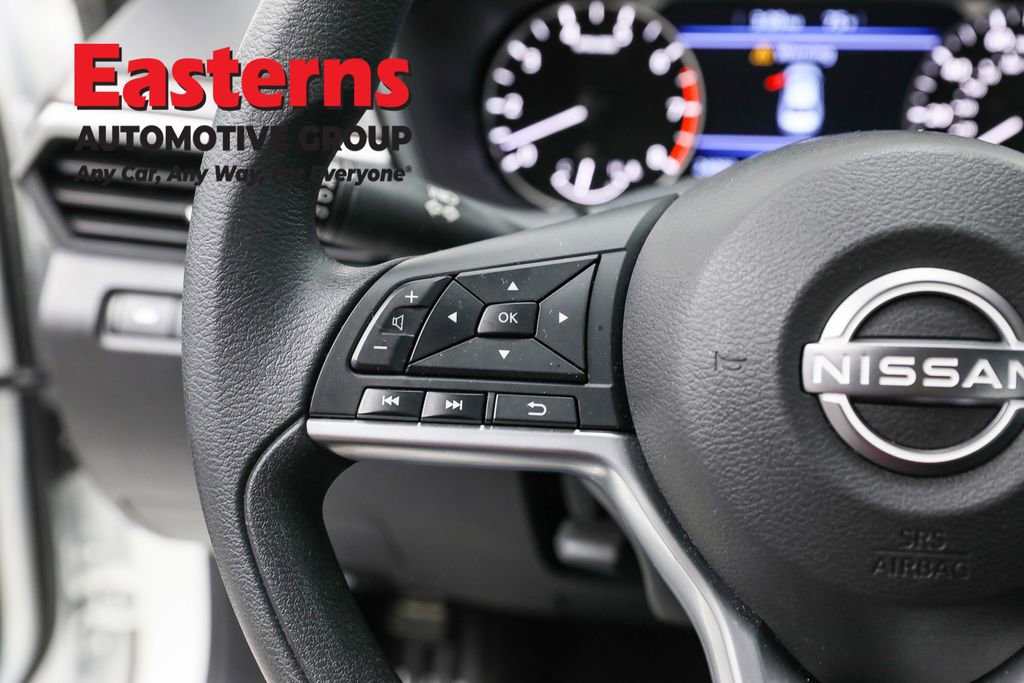 Used 2025 Nissan Altima 2.5 SV image 15