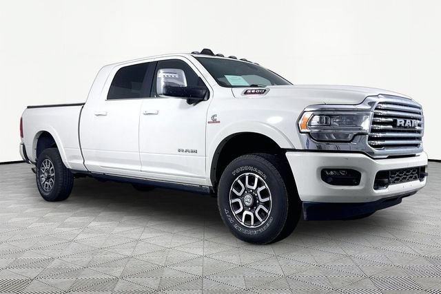 Used 2024 RAM 2500 Limited w/ Towing Technology Group AWD/4WD image 2
