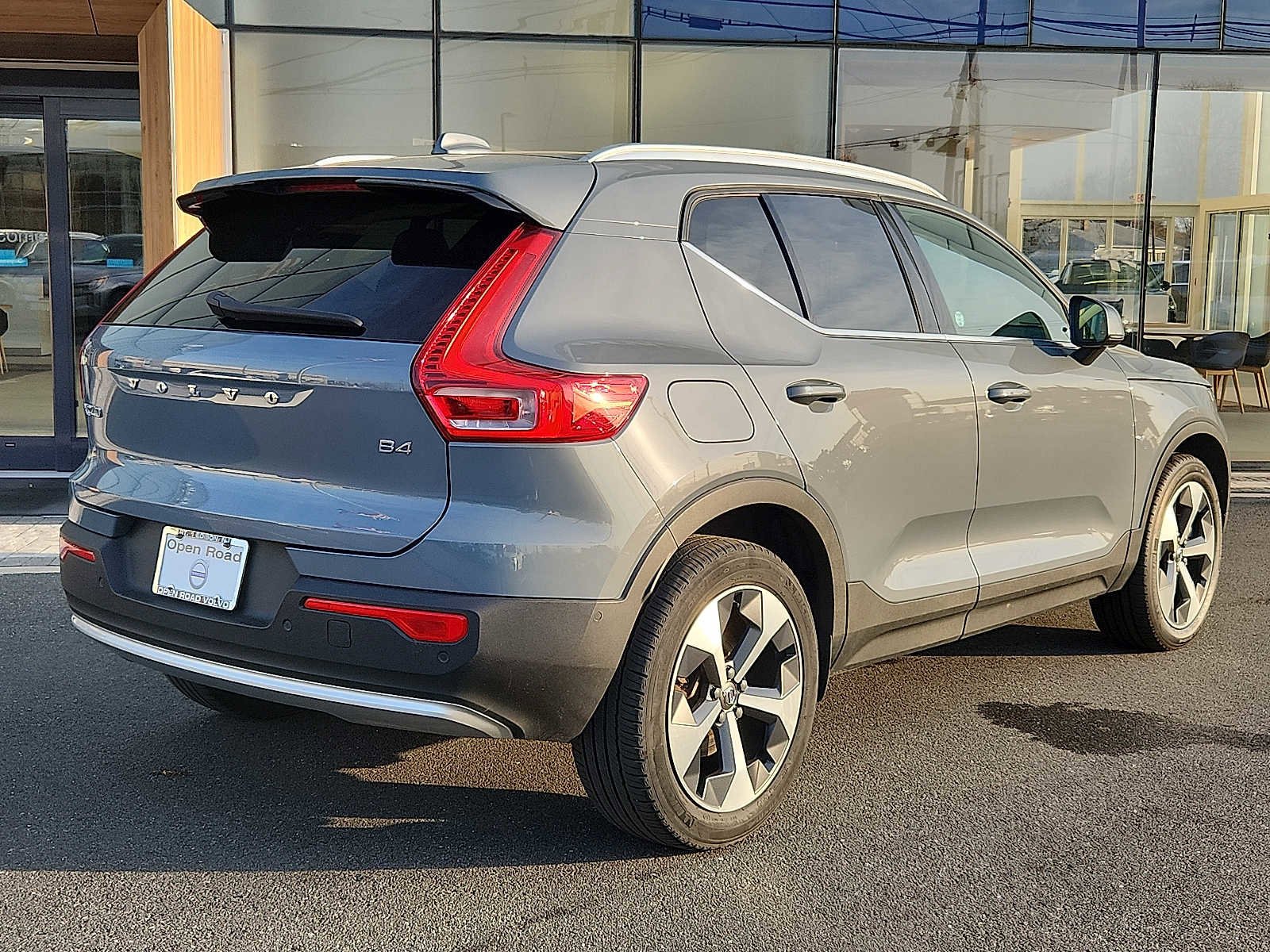 Certified 2023 Volvo XC40 B4 Plus w/ Driver Assist Package image 6