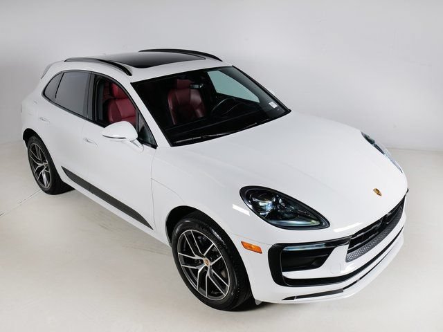 Certified 2023 Porsche Macan AWD/4WD image 32