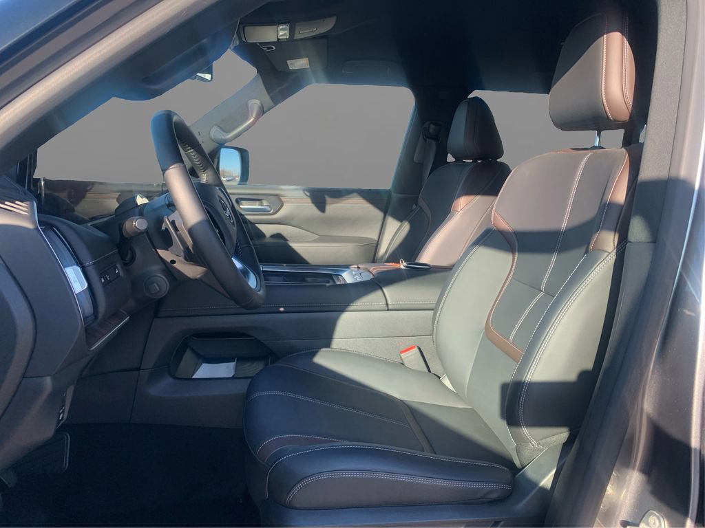 New 2025 Nissan Armada SL w/ Captain's Chari Seat Package AWD/4WD image 10