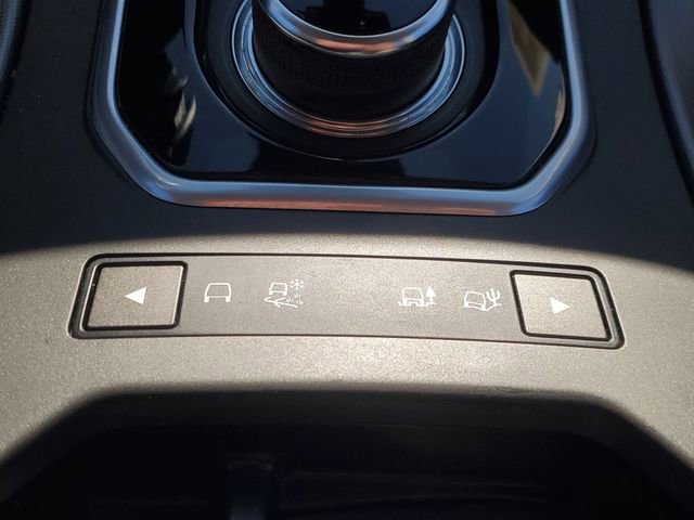 Used 2019 Land Rover Range Rover Evoque SE image 30
