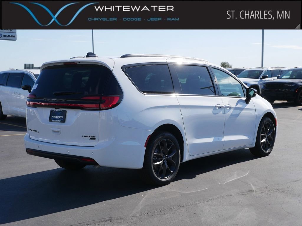 New 2026 Chrysler Pacifica Limited w/ S Appearance Package image 2