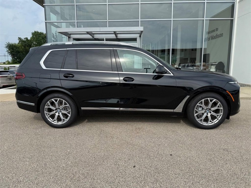 New 2025 BMW X7 xDrive40i w/ Premium Package image 2