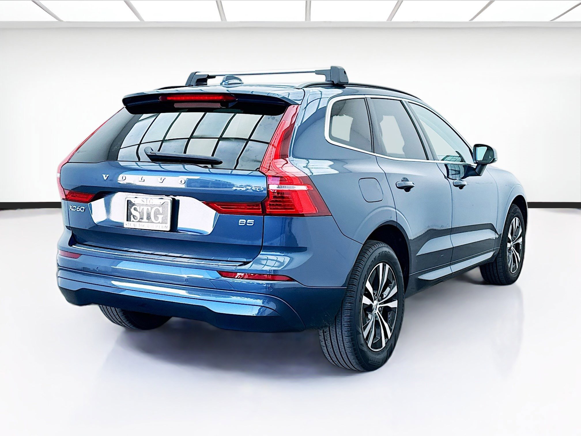 Used 2023 Volvo XC60 B5 Core w/ Climate Package image 4