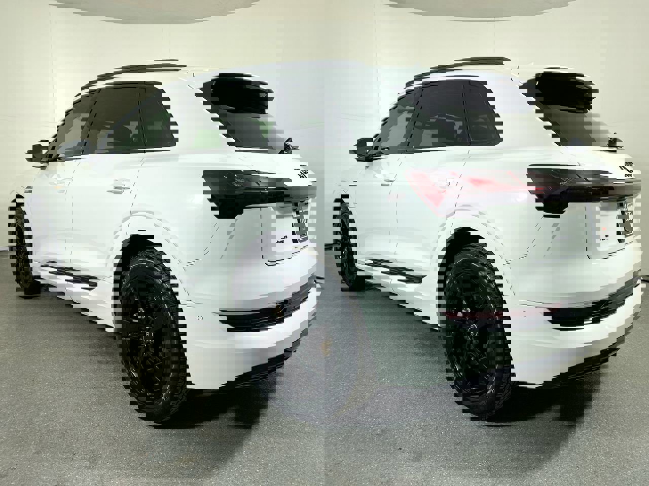 Certified 2022 Audi e-tron Premium w/ Convenience Plus Package image 31