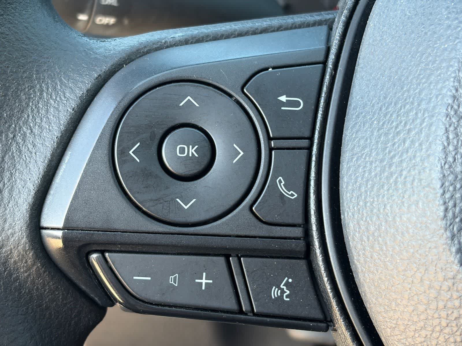Used 2022 Toyota RAV4 LE FWD image 20