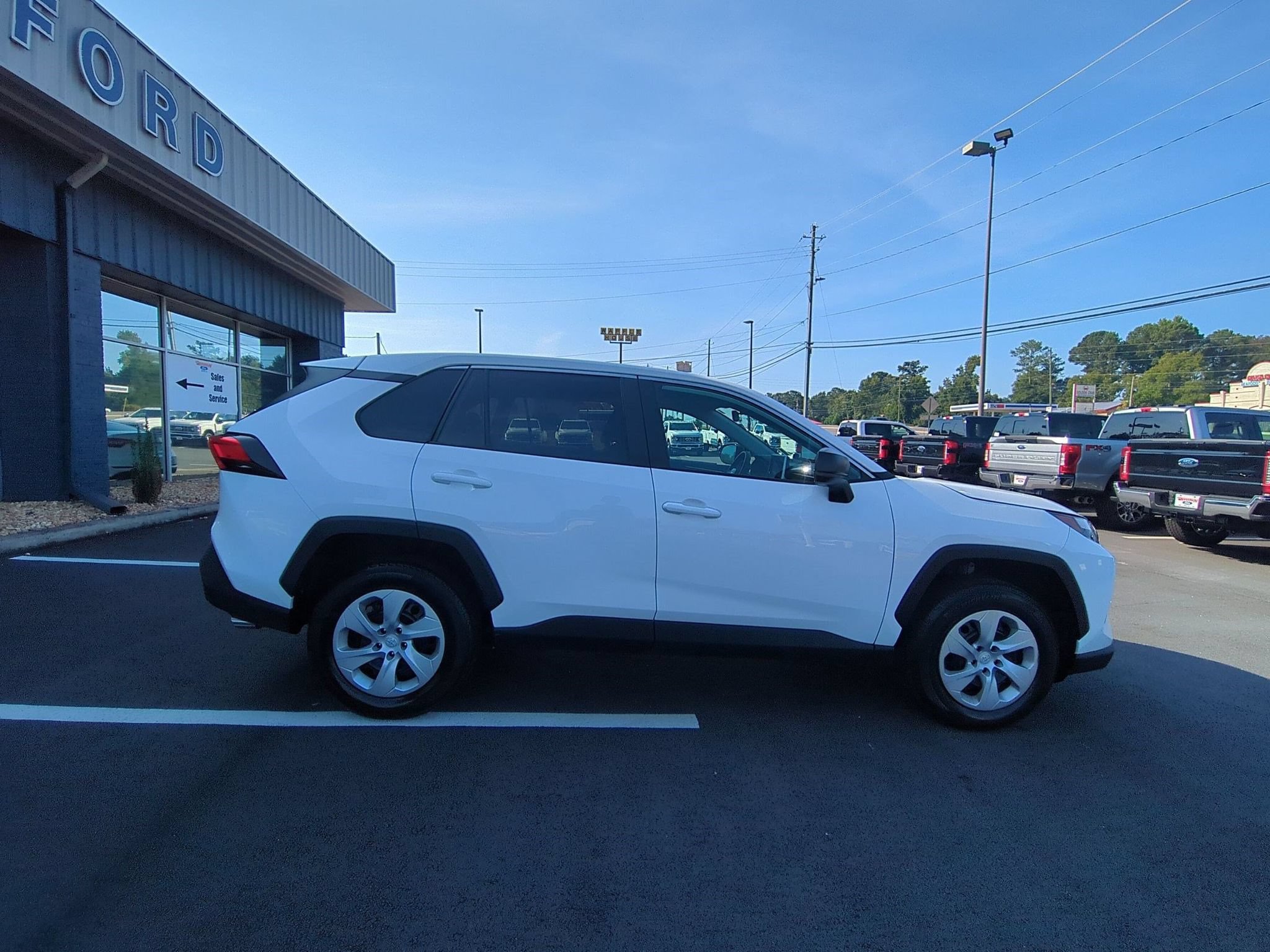 Used 2024 Toyota RAV4 LE FWD image 4