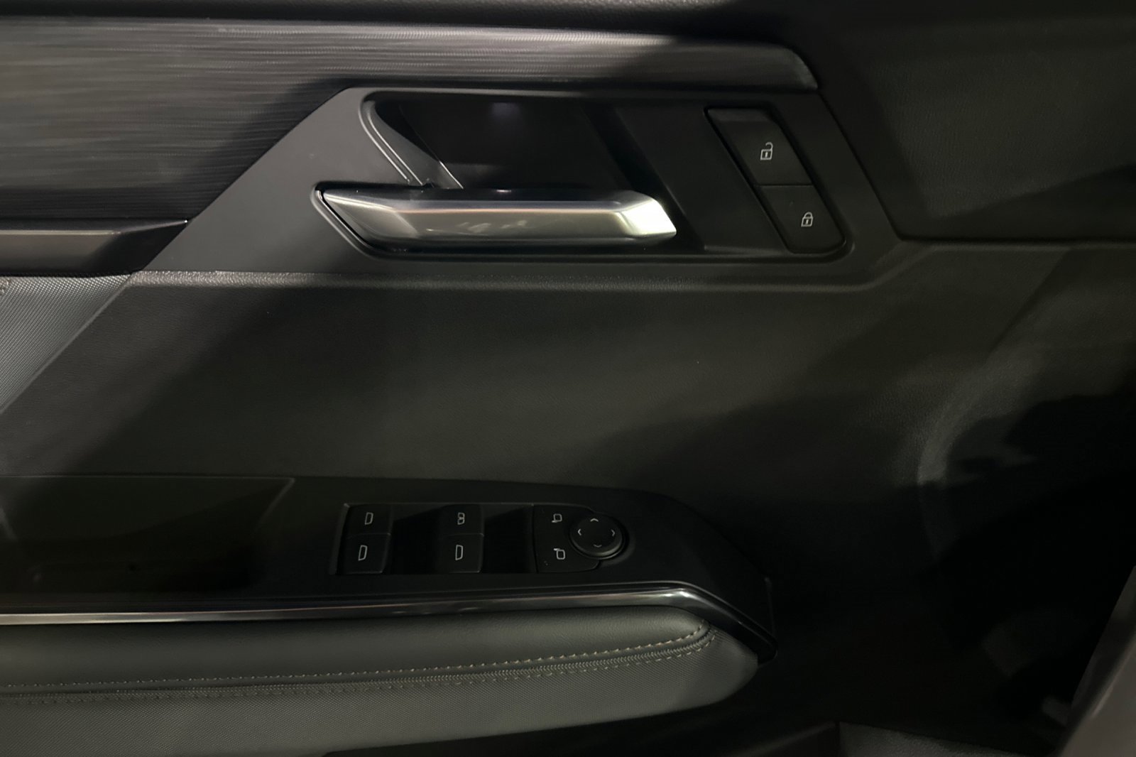 New 2026 GMC Acadia AT4 image 9