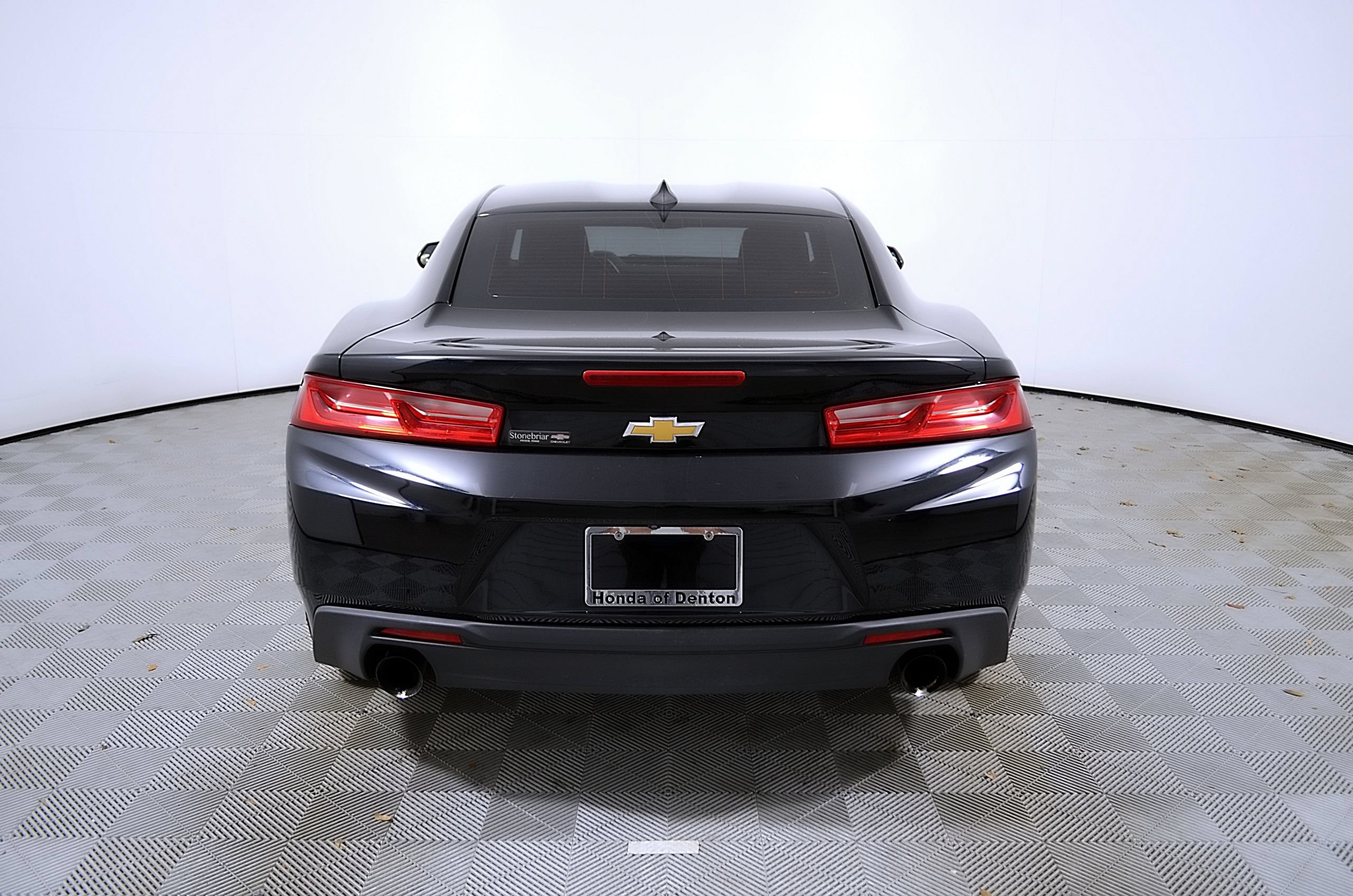 Used 2018 Chevrolet Camaro LT RWD image 8