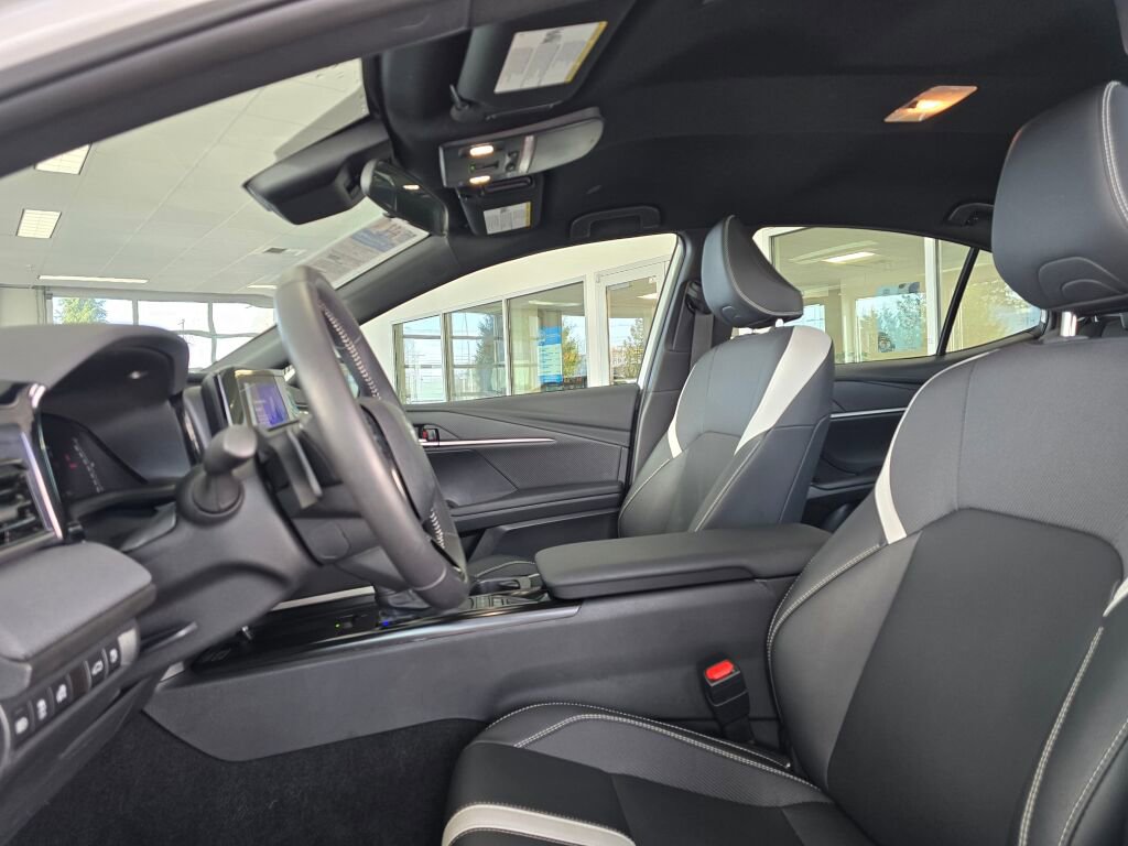 Used 2025 Toyota Camry SE image 24