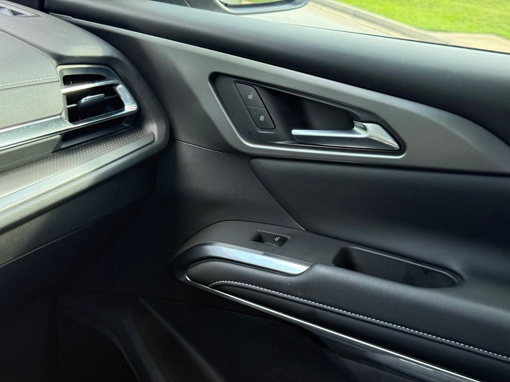 Used 2026 Chevrolet Traverse LT w/ Driver Confidence Package FWD image 42