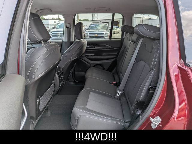 Used 2023 Jeep Grand Cherokee Laredo AWD/4WD image 18