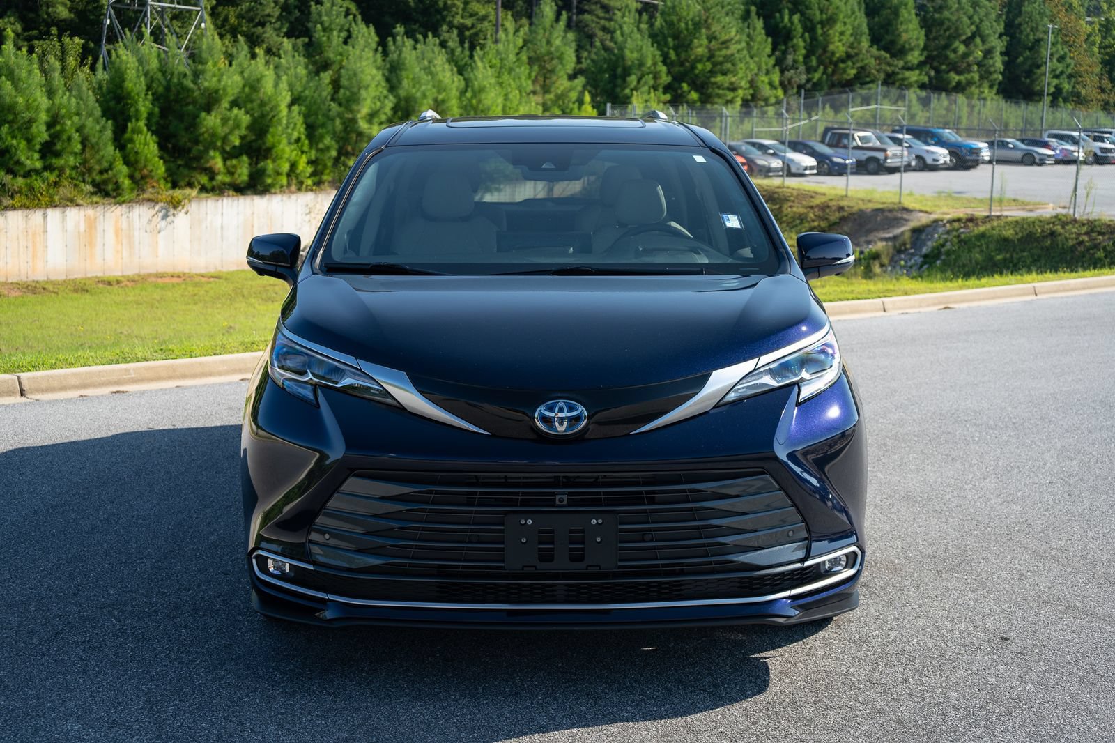 Used 2025 Toyota Sienna Platinum AWD/4WD video 2