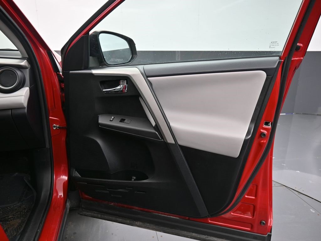 Used 2017 Toyota RAV4 XLE w/ Premium Extra Value Package image 39