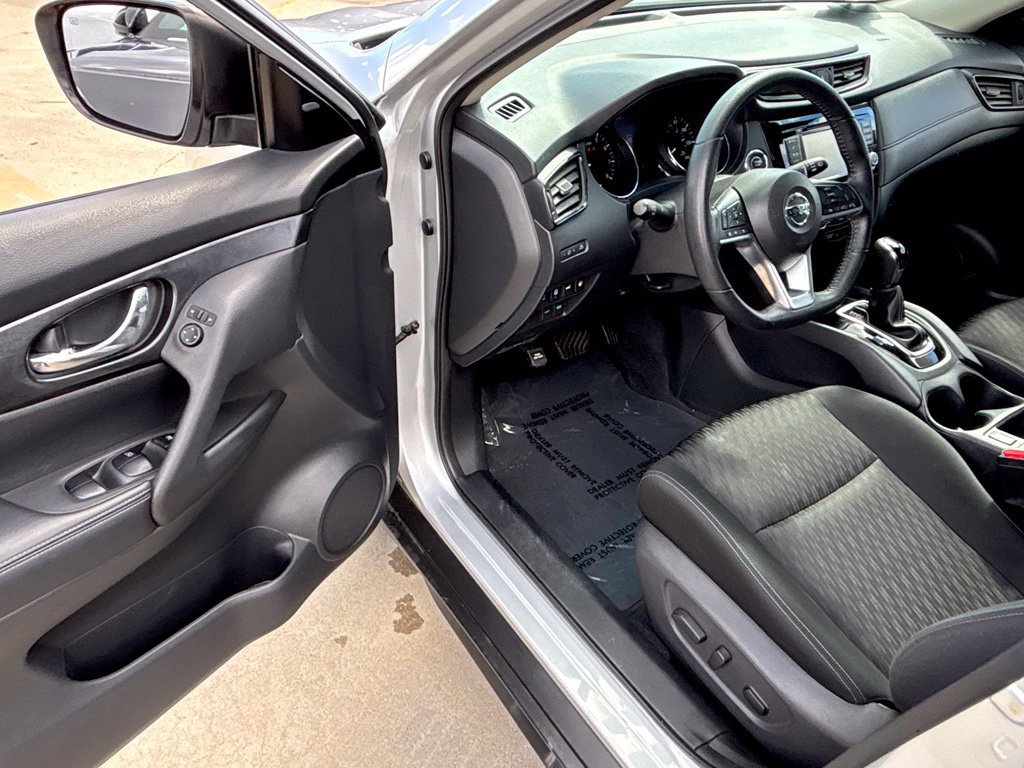 Used 2020 Nissan Rogue SV FWD image 17