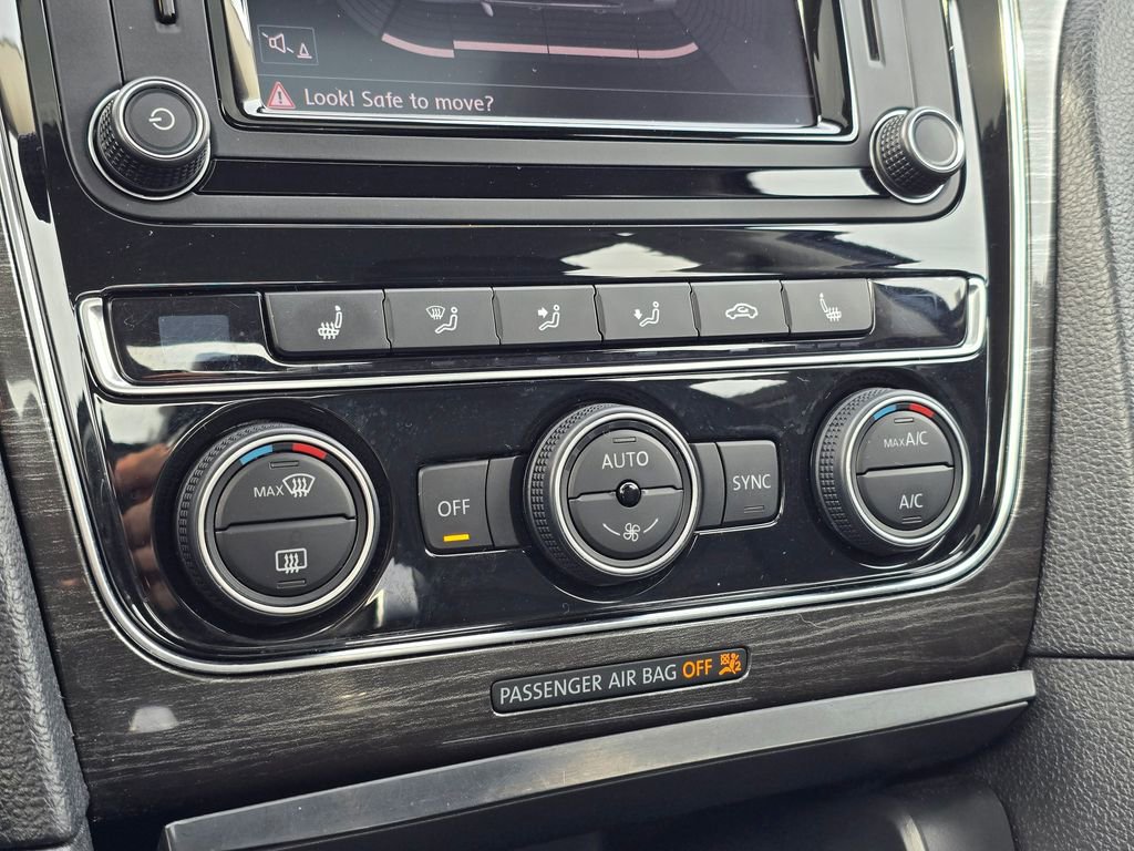 Used 2016 Volkswagen Passat 3.6 SEL Premium image 31