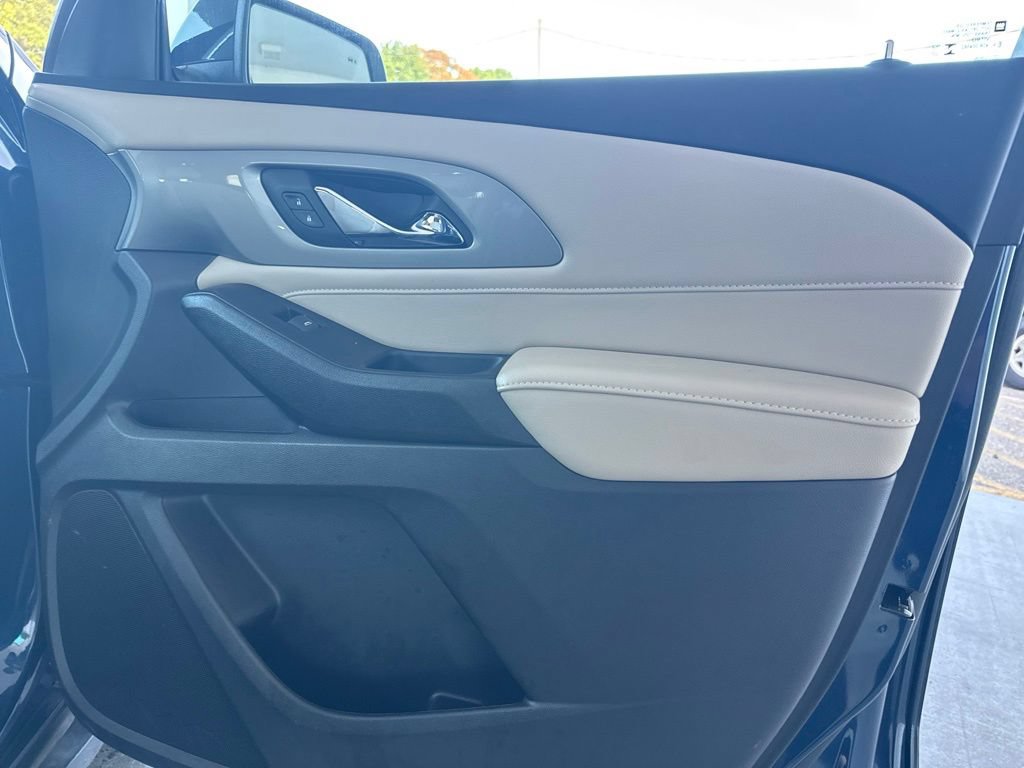 Used 2023 Chevrolet Traverse LT FWD image 29