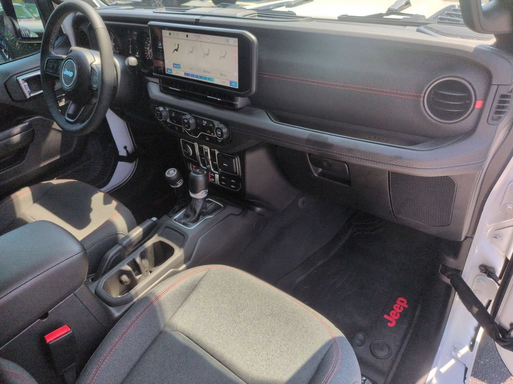 Used 2025 Jeep Gladiator Rubicon w/ Technology Group AWD/4WD image 38