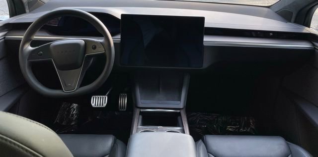 Used 2023 Tesla Model X image 21