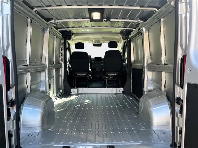 New 2025 RAM ProMaster 2500 w/ Quick Order Package 22G SLT image 18