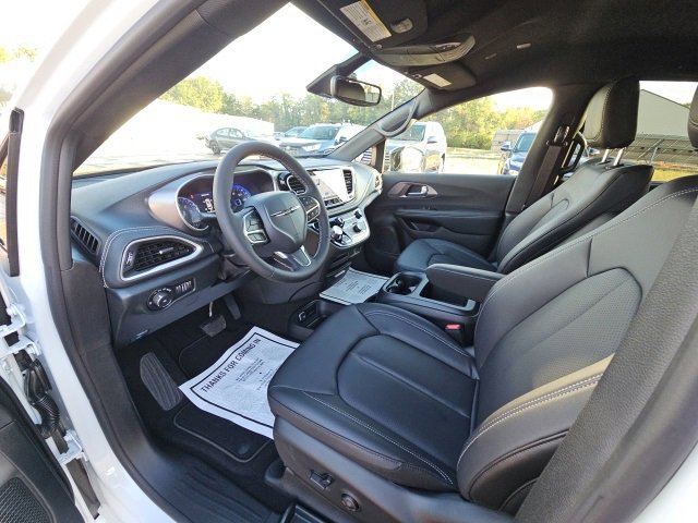 New 2026 Chrysler Pacifica Select image 10