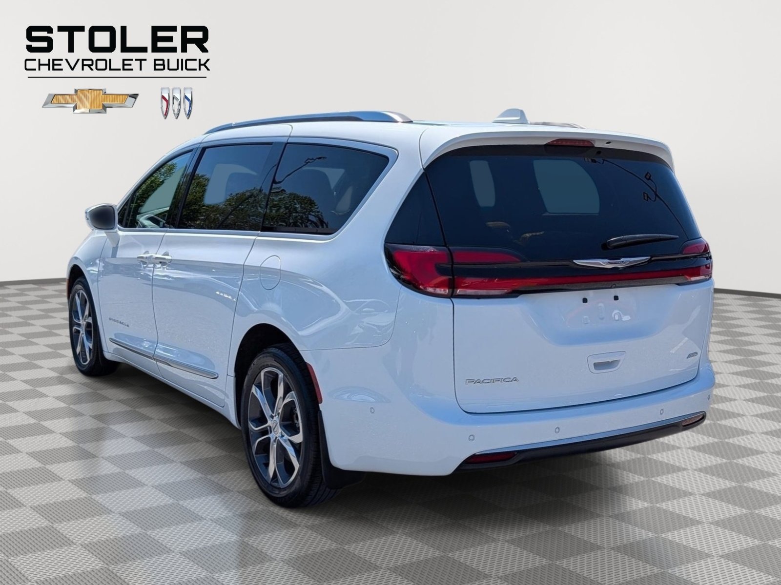 Used 2021 Chrysler Pacifica Pinnacle AWD/4WD image 3