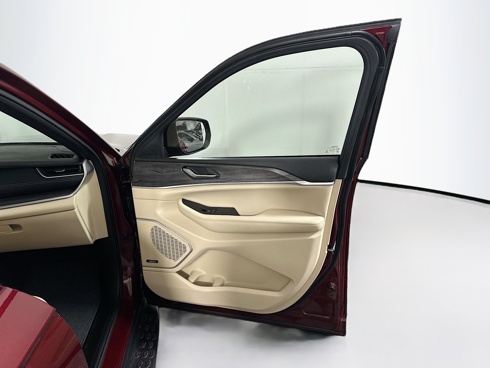 Used 2023 Jeep Grand Cherokee Limited w/ Luxury Tech Group II image 34