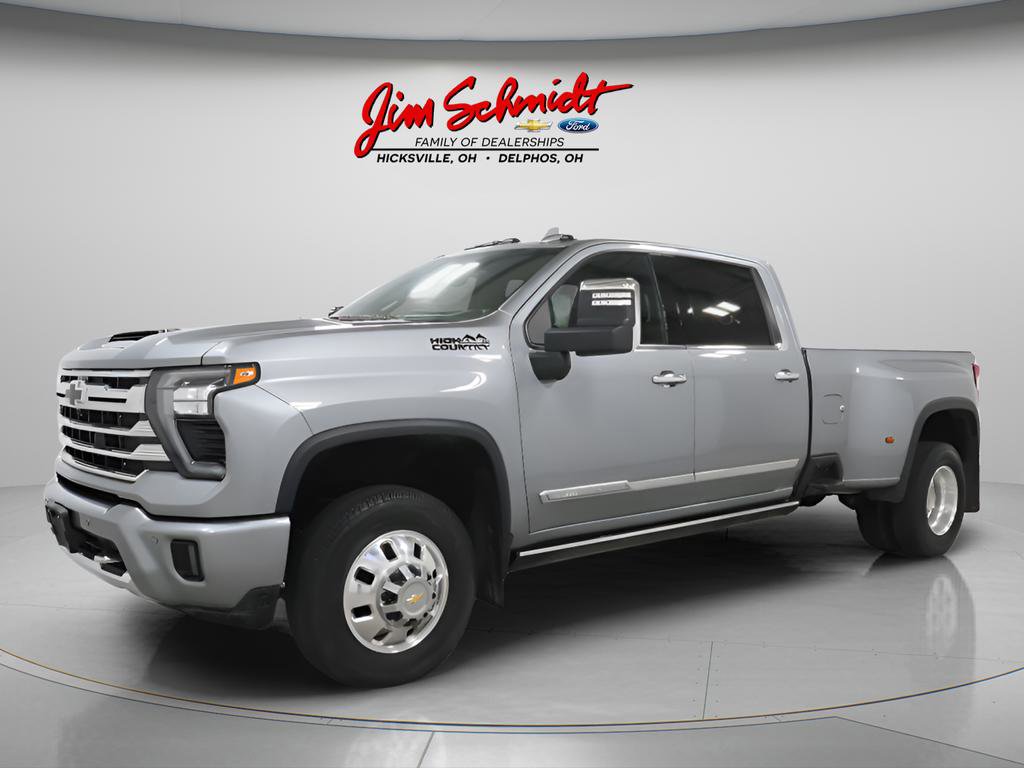 Used 2025 Chevrolet Silverado 3500 High Country w/ Technology Package AWD/4WD image 2
