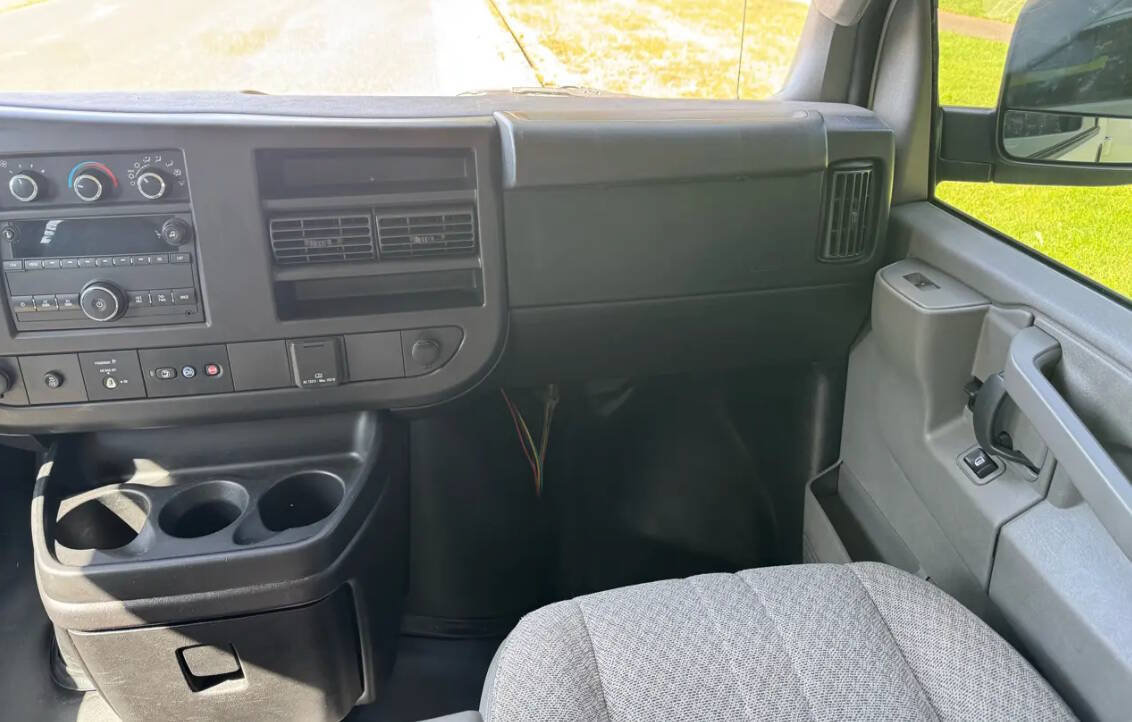 Used 2018 Chevrolet Express 2500 LS w/ Driver Convenience Package RWD image 23