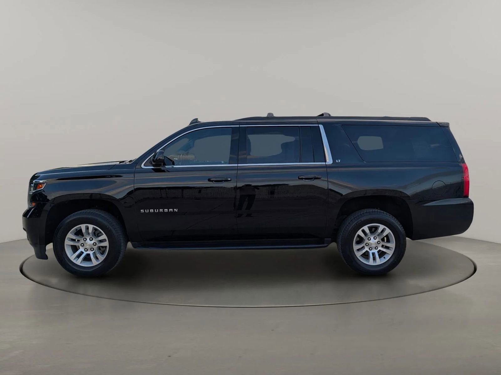 Used 2018 Chevrolet Suburban LT AWD/4WD image 2