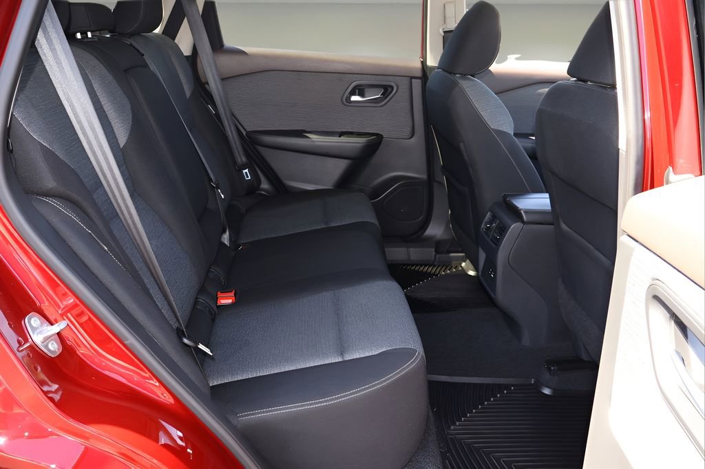 Used 2021 Nissan Rogue SV FWD image 16