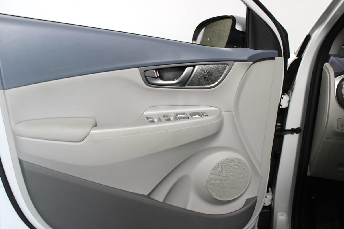 Used 2021 Hyundai Kona Limited w/ Cargo Package FWD image 6