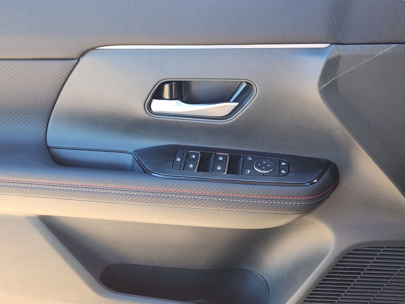 New 2026 Nissan Kicks SR image 19