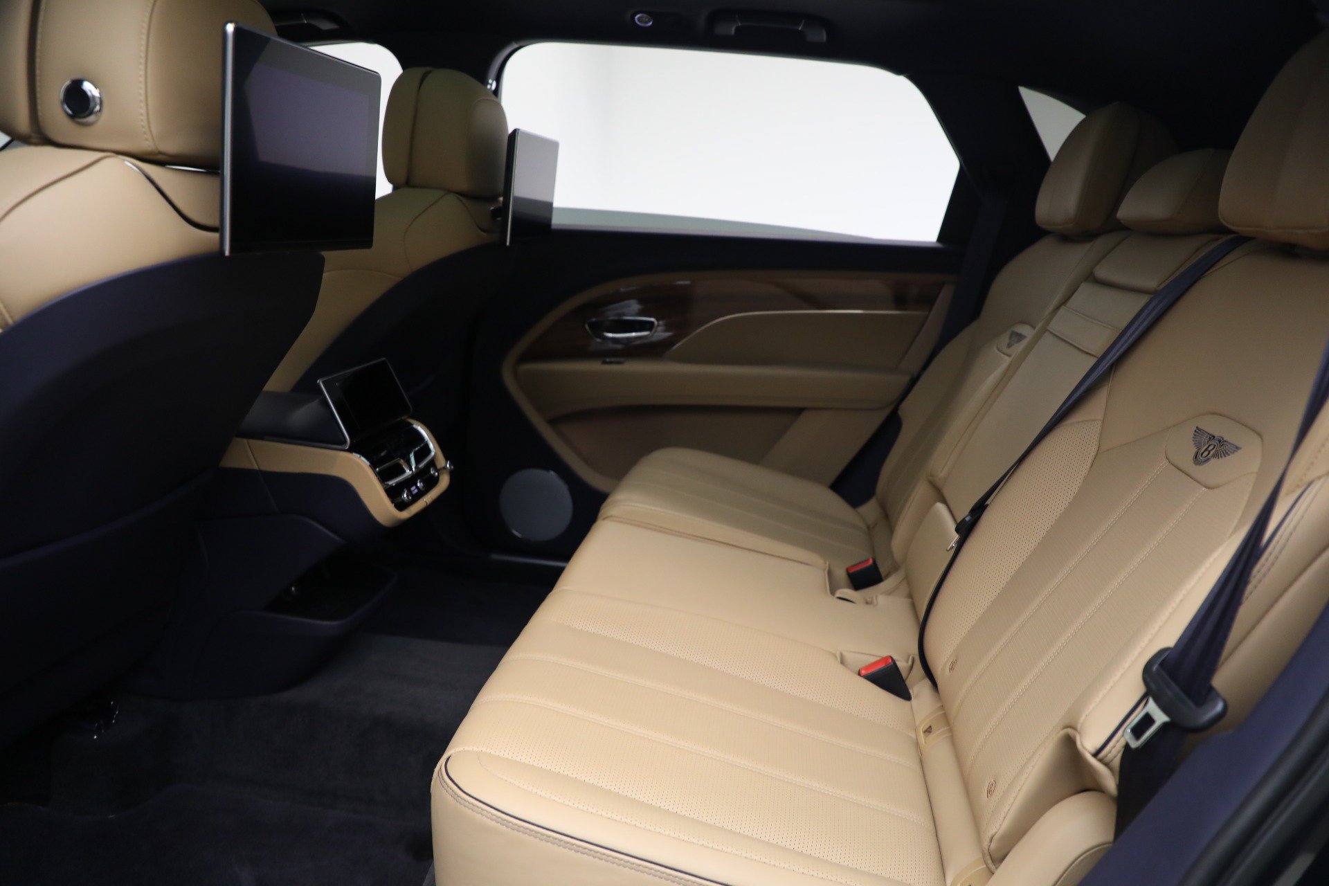 Certified 2024 Bentley Bentayga Extended Wheelbase AWD/4WD image 22